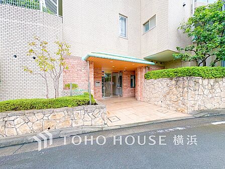 生活利便に優れた住環境に立地し、ゆとりある生活が送れます。