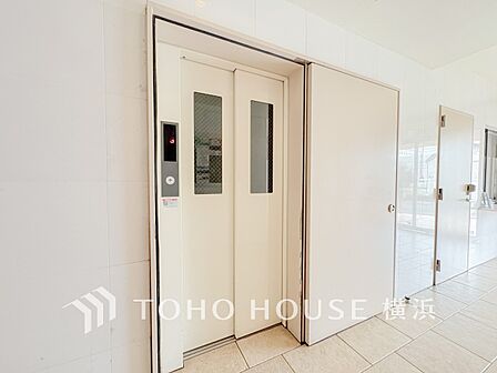 大きな荷物やお買い物帰りの重い荷物にも安心のエレベーター。