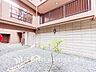 その他：植栽の位置や開放的なエクステリアも含めて美しくトータルにデザインされております。