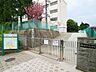 周辺：横浜市立谷本小学校　400m　徒歩5分。小学校が近いのは子育てファミリーにもおすすめのポイント。 