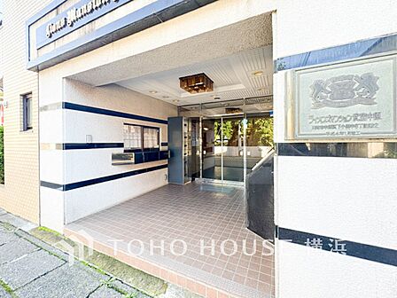 デザイン性の高いエントランスは、住む方のプライドを満たすクオリティ。