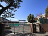周辺：横浜市立希望ヶ丘小学校　210m　徒歩3分。小学校が近いのは子育てファミリーにもおすすめのポイント。 