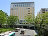 周辺：新百合丘オーパ　1400m　新百合ヶ丘駅前。ファッションや日用品、生活雑貨など多彩なお店が揃っています。レストランやカフェも。 