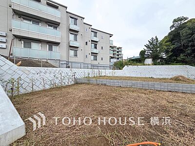 外観：表現された空間は豊かな光と風を纏い、暮らしの時間を豊かにしてくれます。（2026年10月撮影）