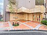 玄関：お客様をお迎えする玄関は落ち着いた雰囲気です。