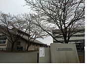 牛久市立牛久第一中学校まで700m