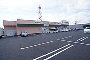 クスリのアオキ千束店まで484m