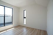 2面彩光のお部屋。
