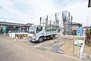 並列駐車2台可能。