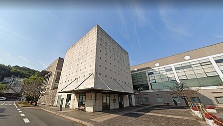 大分県立図書館まで1557m