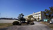 小木小学校まで300m、小木小学校まで300m(徒歩約4分)