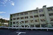 高座小学校まで1300m、高座小学校まで1300m(徒歩約17分)