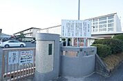 精華小学校まで1000m、精華小学校まで1000m(徒歩約13分)