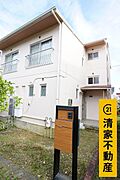 140戸の大規模タウンならではの落ち着いた街並み。第一種低層住居専用地域に位置し、周囲に高い建物がないため開放感があります。築年数は経ていますが、豊かな植栽に囲まれたヴィンテージ感のある佇まいです！