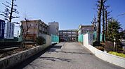 本庄小学校まで500m、本庄小学校まで500m(徒歩約7分)