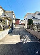 カースペース2台駐車可能で、お出かけや通勤時にも安心です！（車種によります）