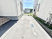 敷地内にゆとりある駐車スペースを確保。