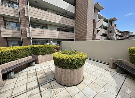 マンション内共有部の様子!解放感のある広さで共有部も清潔感があります。