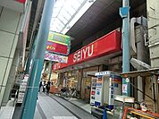 西友衣笠店まで506m