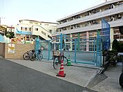 若草幼稚園まで597m