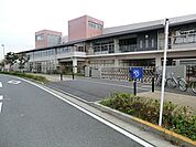 横浜市立十日市場小学校まで555m