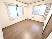 Low-Eペアガラスを居室に標準装備しているので、夏の強い日差しはカットして冬は暖かいまま。遮熱効果と断熱効果で一年中快適な住まいです！※CG加工で家財道具を消しています