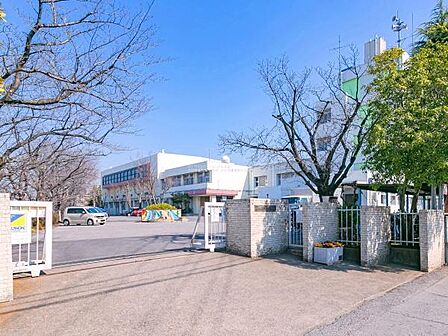 川口市立在家小学校まで550m