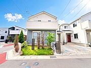 2023年築の築浅物件！南東×南西の角地で陽当り良好な土地35坪の2階建て5LDK。旧ポラスの大型分譲コミュニティの1区画で、自然に囲まれた閑静な住環境は子育て世帯にもピッタリです！