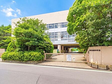 草加市立新田中学校まで1400m