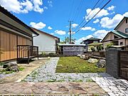 【庭】南庭は陽当たりもよく、一部家庭菜園として利用しています。もちろんBBQを楽しむこともできます。