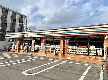 セブンイレブン大阪今津中1丁目店まで239m