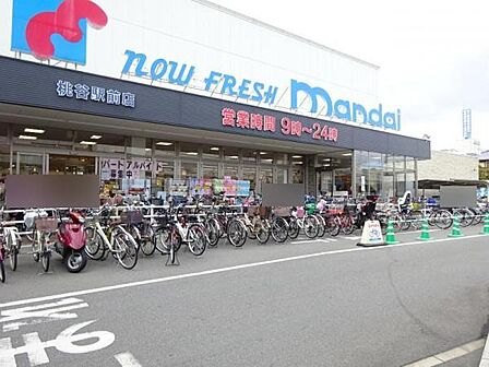 万代桃谷駅前店まで281m