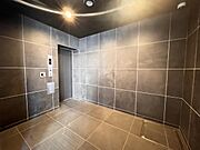 駐輪場へアクセス用のエレベーター