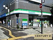 ファミリーマート弁天町駅前店まで239m