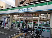 ファミリーマート藤井寺駅前店まで885m