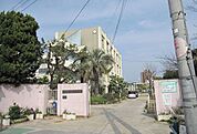 門真市立第三中学校まで1310m