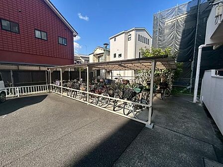 【駐輪場】マンション敷地内にある駐輪場です。