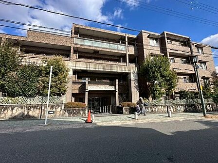 【外観】2001年5月築 鉄筋コンクリート造6階建ての4階部分