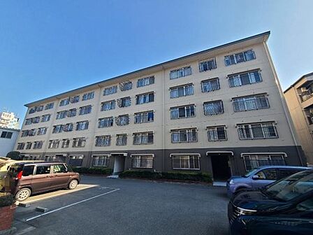 【外観】1977年11月築 鉄筋コンクリート造5階建ての5階部分