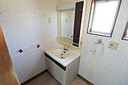 手すり付きでタオルもばっちり掛けられます！