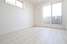子供部屋：バルコニーに面した明るい居室です♪広いバルコニーからたっぷりの光をうけたお布団やシーツから太陽のにおいが感じられます☆