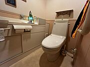 手洗い場付き・温水洗浄便座付きのトイレです！