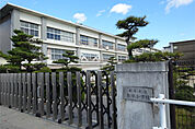 枚方市立春日小学校まで815m