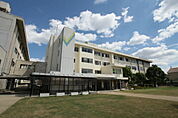 寝屋川市立東小学校まで1559m