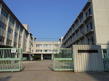 枚方市立長尾西中学校まで682m