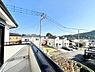 バルコニー：【　バルコニー　/　Balcony　】陽当たりの良い南向きバルコニー！たっぷりの日差しを浴びて洗濯物がしっかり乾きます