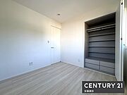 【　洋室　/　4.5帖　】明るくゆとりのある広さの洋室！クローゼット完備