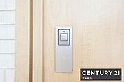 【　設備　】玄関にはスマートキー完備鍵をバッグから探す手間も減り、荷物が多くても開錠楽ちんな便利な設備！