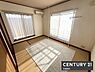 寝室：【　寝室　/　7.2帖　】バルコニーに面した明るくあたたかな寝室お好みの家具を置いてこだわりの空間を楽しめますね！