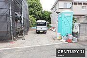 【　駐車場　/　parking　】並列2台可能な駐車スペースご夫婦それぞれのお車をお家の前に停めることができます